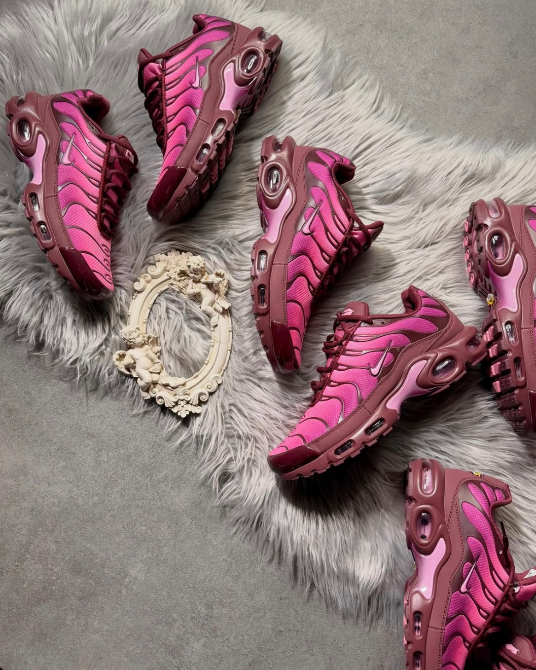 NIKE Air Max plus Burgundy crush 
Cactus Flower