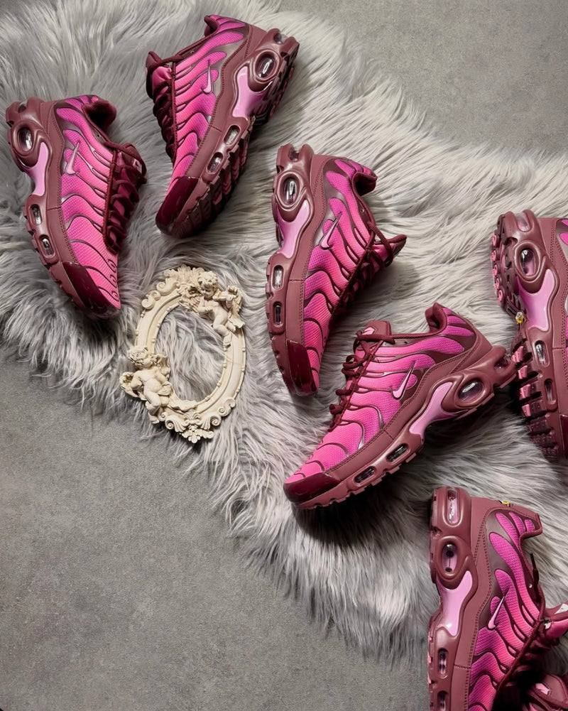NIKE Air Max plus Burgundy crush 
Cactus Flower